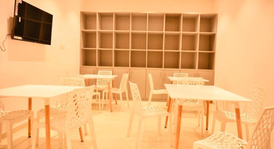 Bed & Bread Dormitory Bharuch Екстериор снимка