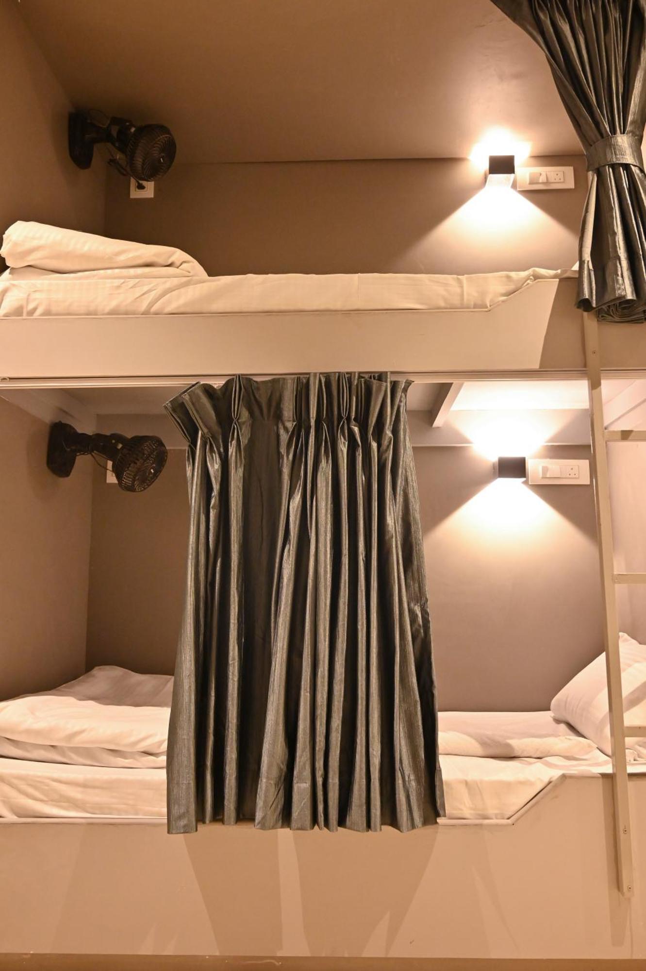 Bed & Bread Dormitory Bharuch Екстериор снимка