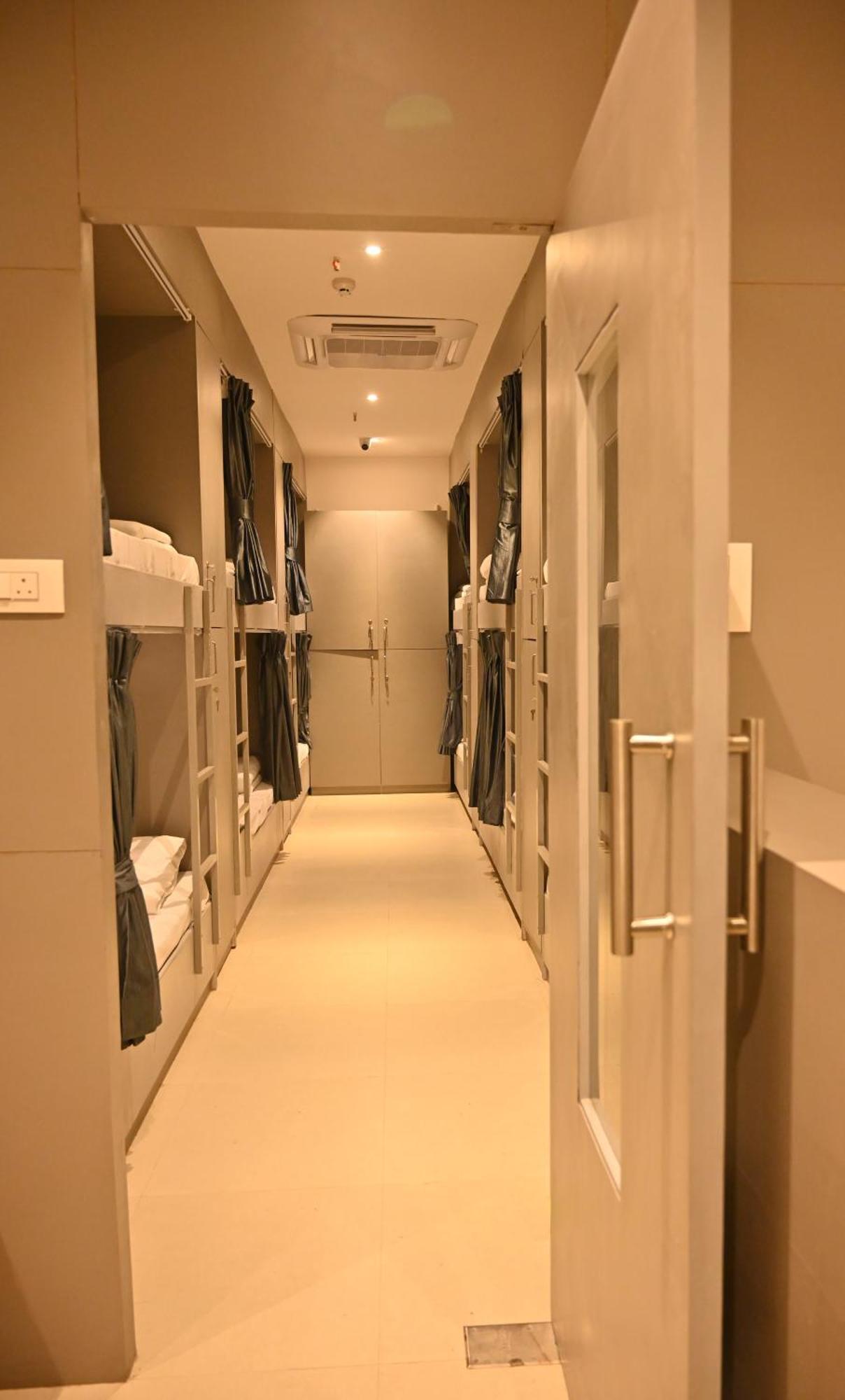 Bed & Bread Dormitory Bharuch Екстериор снимка